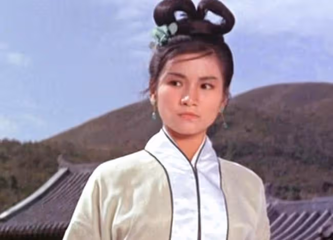 鄭佩佩前夫近照，祖孫三代同框很溫馨，曾為生兒子讓妻子懷孕8次