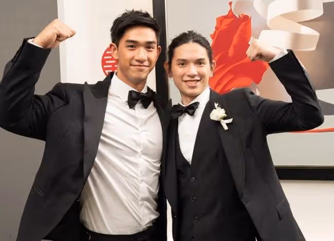 霍啟剛堂妹結婚全家福首曝光，婆婆吳婉芳穿紅裙搶鏡，54歲仍凍齡