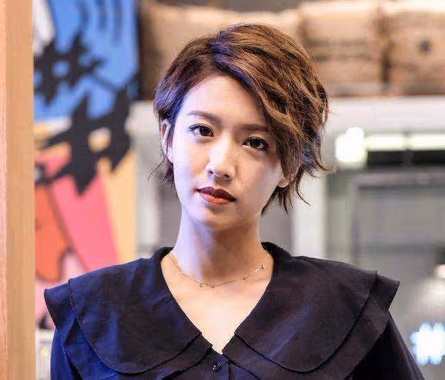 TVB上位小花農曆生日與圈中緋聞男友慶祝,網友:胡鴻鈞作何感想