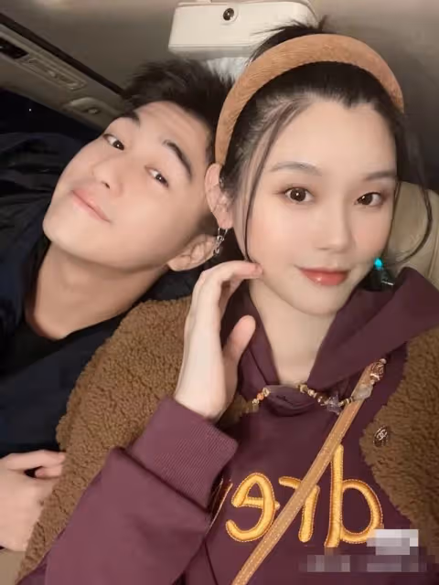 奚夢瑤帶娃外出,撒手不管安心交給保姆,2歲何廣燊成長速度驚人