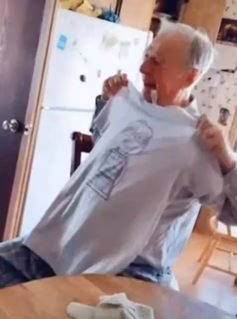我來給你靠!訂披薩驚見「89歲外送阿公」好心疼 暖心少年「豪灑34萬小費」結局感動全網