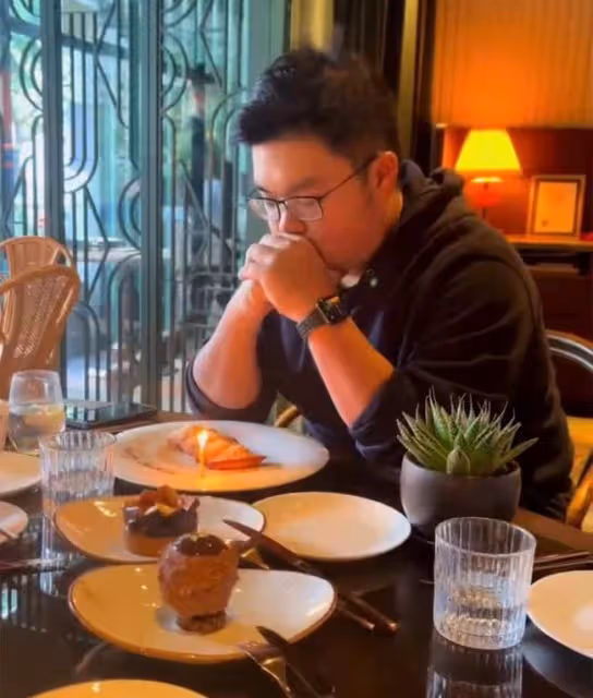 呂良偉兒子生日與美女吃飯慶祝，20歲長相憨厚，暗戀甄子丹女兒