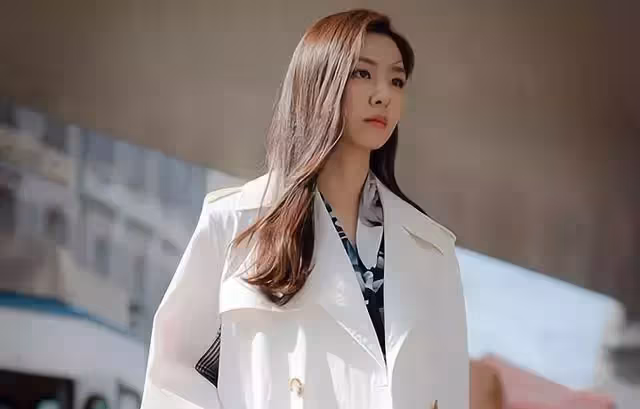 「懷個賠錢貨，嬌氣啥」婆婆扔下臨產兒媳去打牌，回來傻眼了
