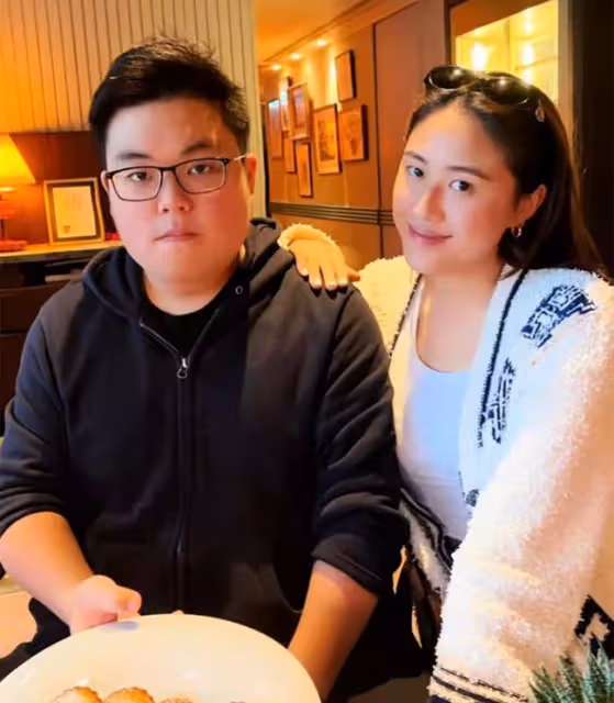 呂良偉兒子生日與美女吃飯慶祝，20歲長相憨厚，暗戀甄子丹女兒