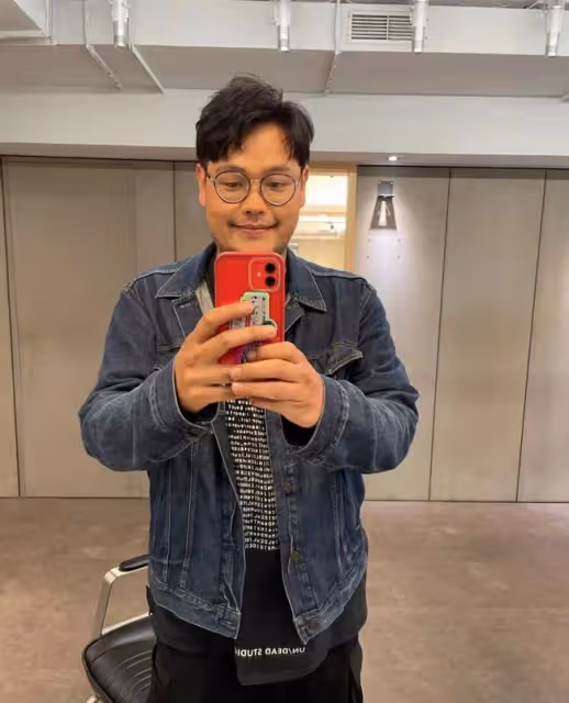 40歲男星洗澡時玻璃門爆裂！身體多處被割傷流血，一地碎片太可怕