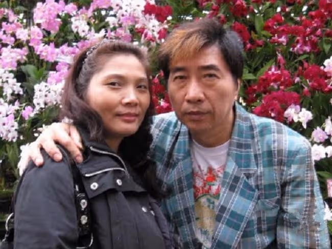 喪妻3年!68歲老戲骨康龍宣布戀情,攜小23歲女友參加好友告別式