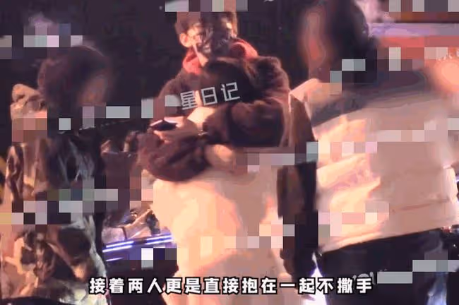 24歲星二代疑曝戀情,親吻清秀美女同回住處,兩人當眾摟抱不撒手