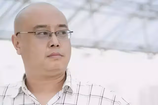 從小被叔叔們「欺負」的我,該怎麼面對毀我一生的惡魔爸爸?