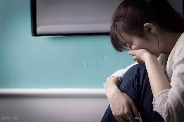 從小被叔叔們「欺負」的我,該怎麼面對毀我一生的惡魔爸爸?
