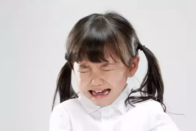 從小被叔叔們「欺負」的我,該怎麼面對毀我一生的惡魔爸爸?