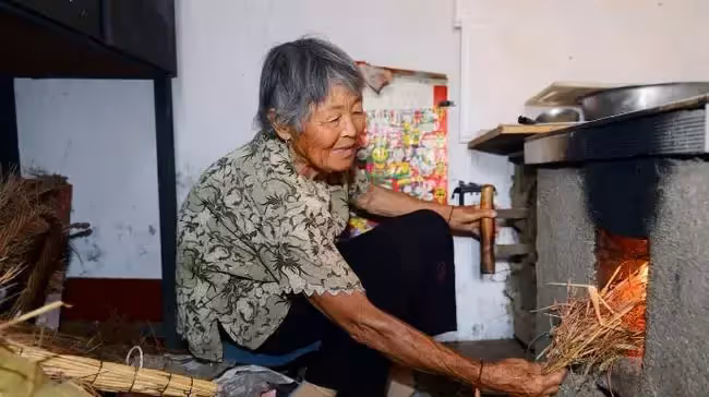 67歲老人:在兒子家當免費保姆孫女的話讓我驚呆,看來是我錯了