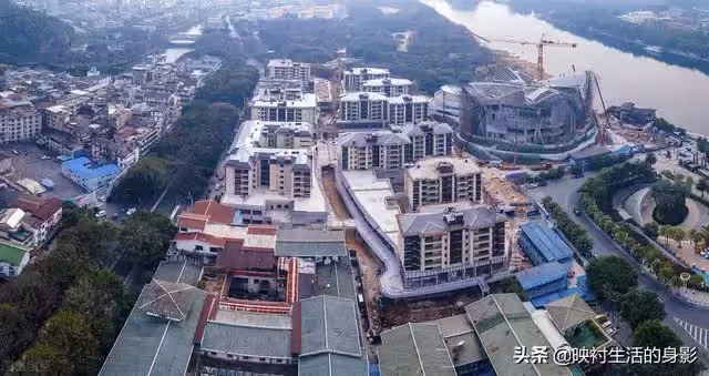 小兒子拿走了母親的兩套房,卻拒絕給她養老。還把母親送到哥哥家