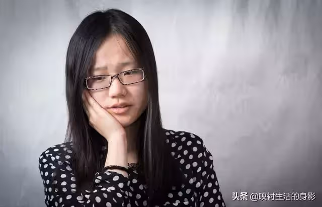 23年前女兒生病沒錢治療，父親有錢不借，如今卻要女兒出錢贍養