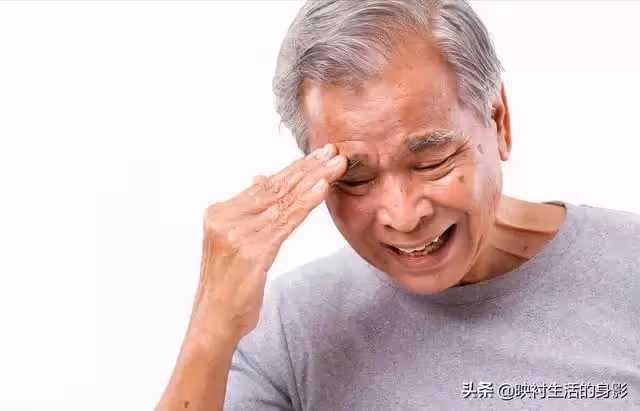 23年前女兒生病沒錢治療,父親有錢不借,如今卻要女兒出錢贍養