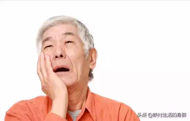 23年前女兒生病沒錢治療,父親有錢不借,如今卻要女兒出錢贍養