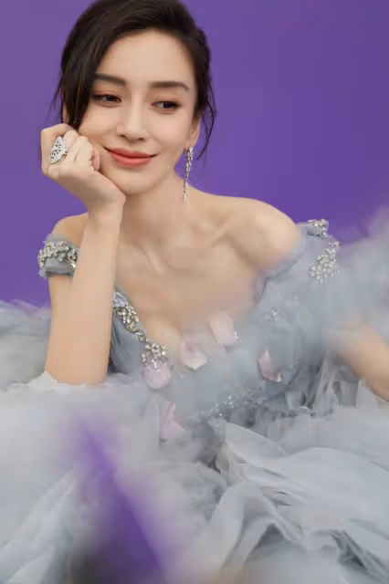 曝黃曉明恢復單身後心情平靜,不與baby分產互罵,兒子至今不知情