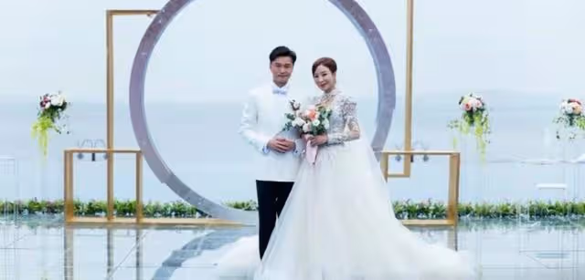 曝男搭檔私加吻戲!香港知名女星直認尷尬,對方澄清純粹為了劇情