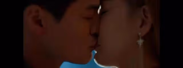 曝男搭檔私加吻戲!香港知名女星直認尷尬,對方澄清純粹為了劇情