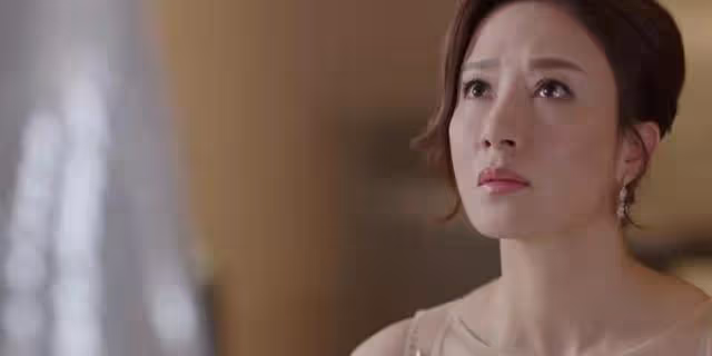 曝男搭檔私加吻戲!香港知名女星直認尷尬,對方澄清純粹為了劇情