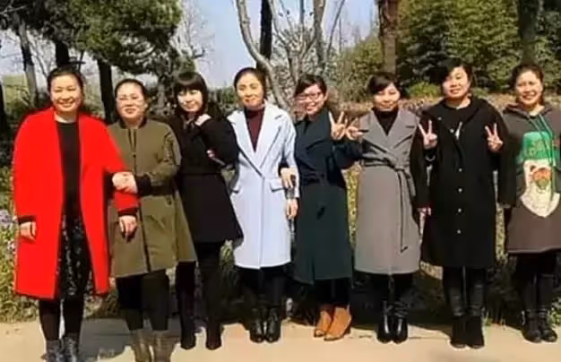 沒有兒子緣!農村夫妻「連生8個女兒」淪為全村笑柄 20年後成功「逆襲」:懂得孝順才是好孩子