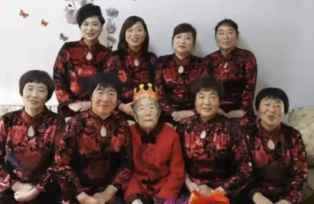 沒有兒子緣!農村夫妻「連生8個女兒」淪為全村笑柄 20年後成功「逆襲」:懂得孝順才是好孩子