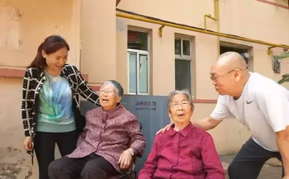 沒有兒子緣!農村夫妻「連生8個女兒」淪為全村笑柄 20年後成功「逆襲」:懂得孝順才是好孩子