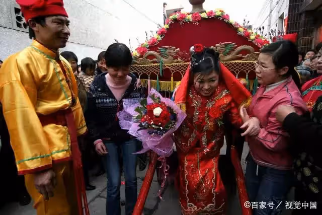 聘禮被「去零頭」!女孩愛上鳳凰男鐵心要嫁 婚禮上發現「還有另一個新娘」下一秒場面瞬間失控