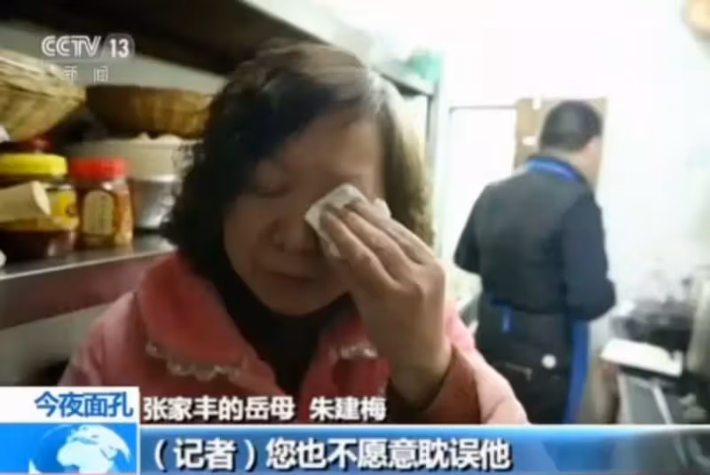 女友一夜變植物人!癡情男不離不棄「呵護10年」 沉睡500多天後「奇蹟出現」:逼哭上萬人