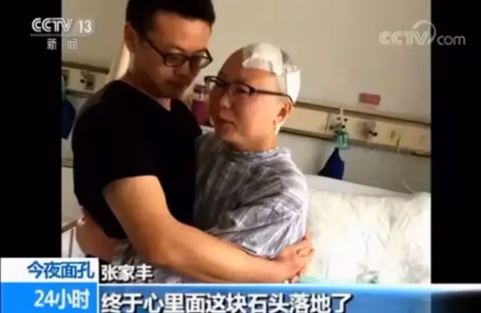 女友一夜變植物人！癡情男不離不棄「呵護10年」　沉睡500多天後「奇蹟出現」：逼哭上萬人