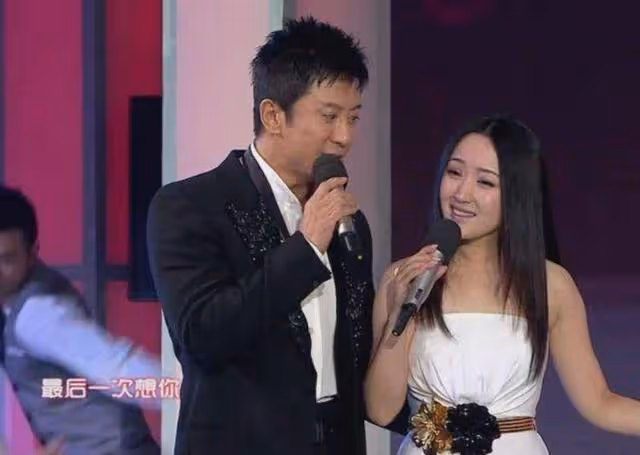 毛寧藏了多年妻子,居然是熟悉的她,怪不得不選楊鈺瑩