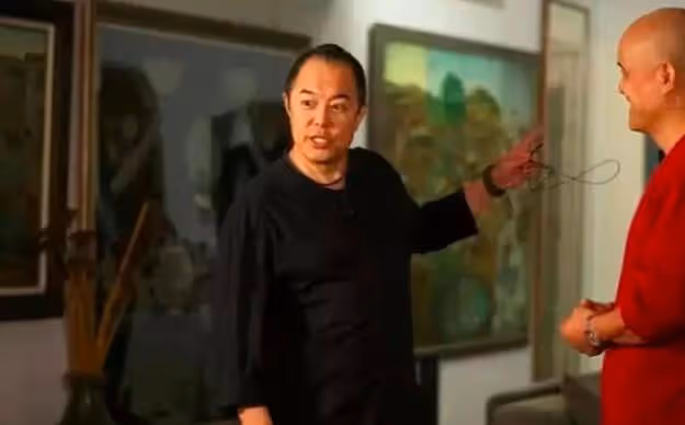 張鐵林豪宅曝光,龍袍古董應有盡有,名畫雲紋毯像極了皇帝寢宮!