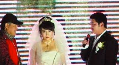 當年的趙本山嫁女,鑼鼓喧天名車無數,趙家班小弟全員到場!