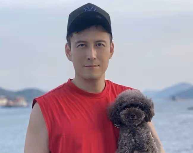 TVB男星自曝0底薪，沒戲拍靠積蓄度日！卻為了盡孝放棄回內地發展