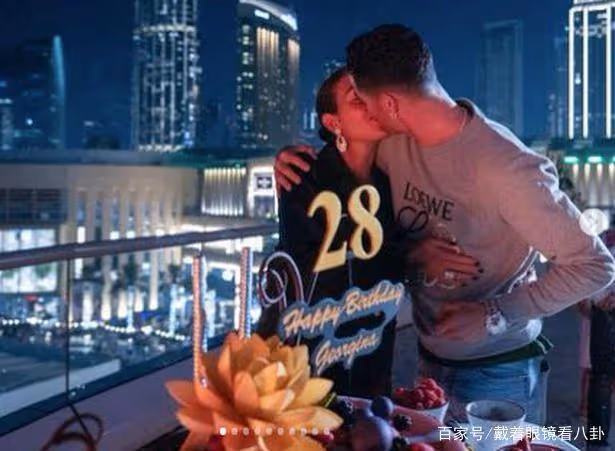 喬治娜28歲生日,C羅租下杜拜哈利法塔送祝福,霸道總裁也浪漫
