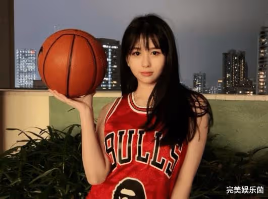 邱淑貞18歲二女兒罕露面,素顏出鏡五官精緻,繼承媽媽高顏值