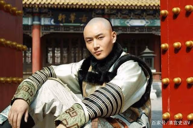她是歷史上的浣碧,出身比甄嬛好十倍,胤禮為了她不生不育