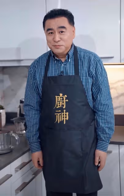 前央視主播張宏民拍視頻帶貨,減肥成功精神足,未婚未育生活逍遙