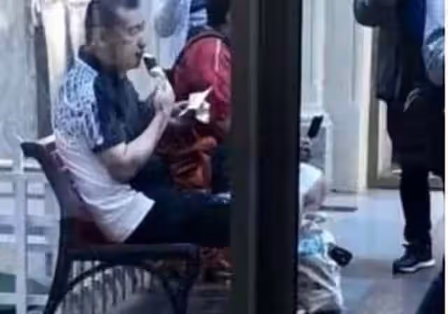 前央視主播張宏民拍視頻帶貨,減肥成功精神足,未婚未育生活逍遙