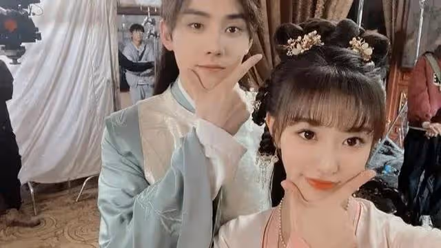 前THE9成員有三位獻熒幕初吻,虞書欣給男閨蜜,孔雪兒給R1SE成員