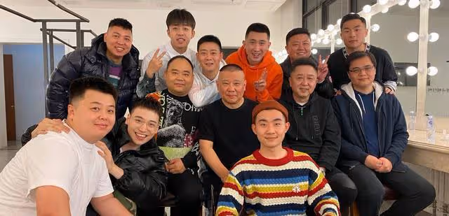 郭德綱徒弟怎麼給他拜年?能上門的上門,太遠的沒有要求