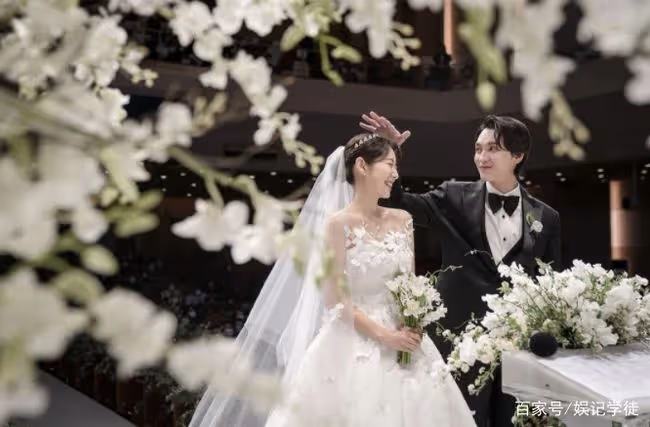 婚後的朴信惠高調秀幸福,與友人同框慶祝,意外曝光孩子性別