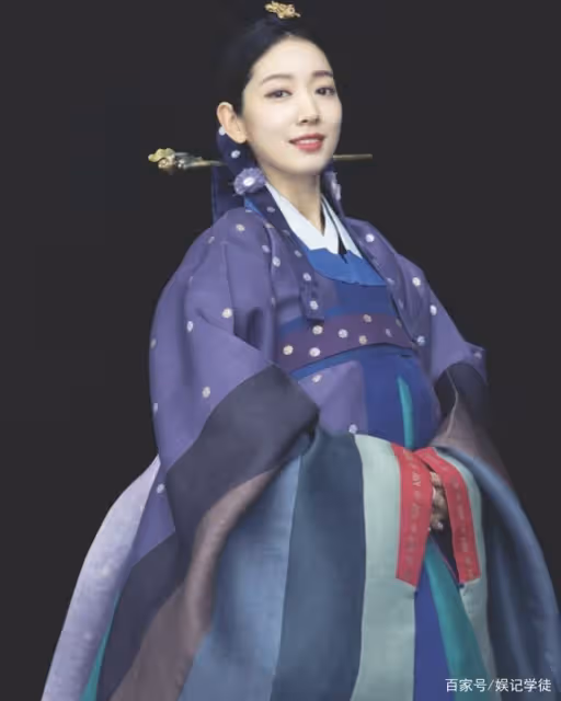 婚後的朴信惠高調秀幸福,與友人同框慶祝,意外曝光孩子性別