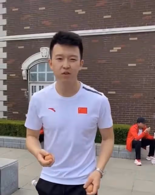 英達小兒子征戰奧運會!作為冰球前鋒被寄予厚望,高大帥氣引注目