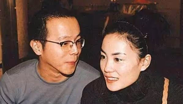 王菲與三任老公的合照,一眼就看出王菲最愛誰,謝霆鋒太難了