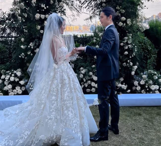 兩大億萬豪門聯姻！霍啟剛堂妹結婚，小2歲男友是港姐吳婉芳長子