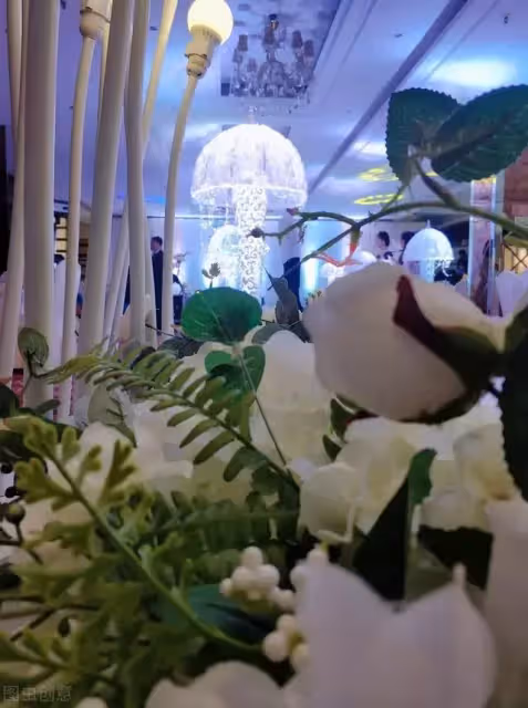 結婚的第一天,婆婆第一個把我叫醒,並且輕輕說:讓你老公多睡會