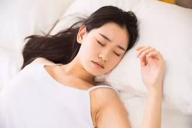 結婚的第一天,婆婆第一個把我叫醒,並且輕輕說:讓你老公多睡會