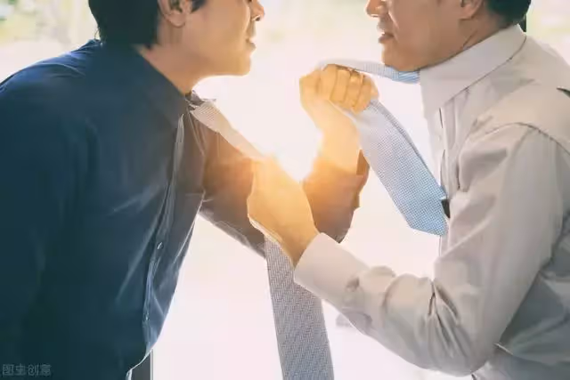 結婚的第一天,婆婆第一個把我叫醒,並且輕輕說:讓你老公多睡會