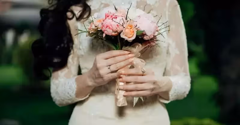 男友30萬交婆婆管，結婚要錢被拒，婆婆：只給3萬，婚房你娘家買