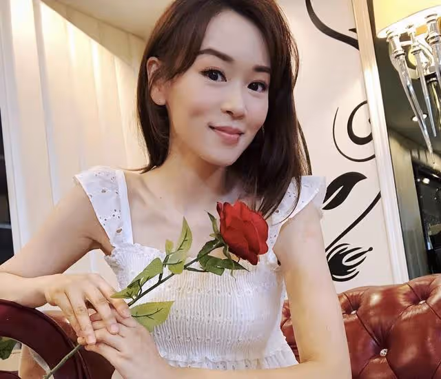 著名港星為賺錢留在內地過年,丈夫身份至今成謎,被指是未婚產子